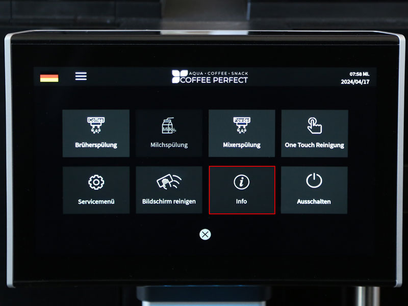 Display eines CP30 Kaffeevollautomaten mit ausgewaehltem Info-Menue im Servicebereich.