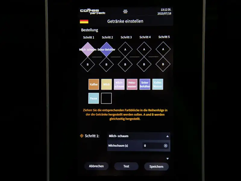 Display zeigt bearbeitbare Reihenfolge der Getraenkeschritte im Menue 'Getraenke einstellen'.
