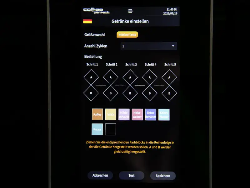 Display zeigt Bestellschritte und Reihenfolge fuer die Zubereitung eines Getraenks.