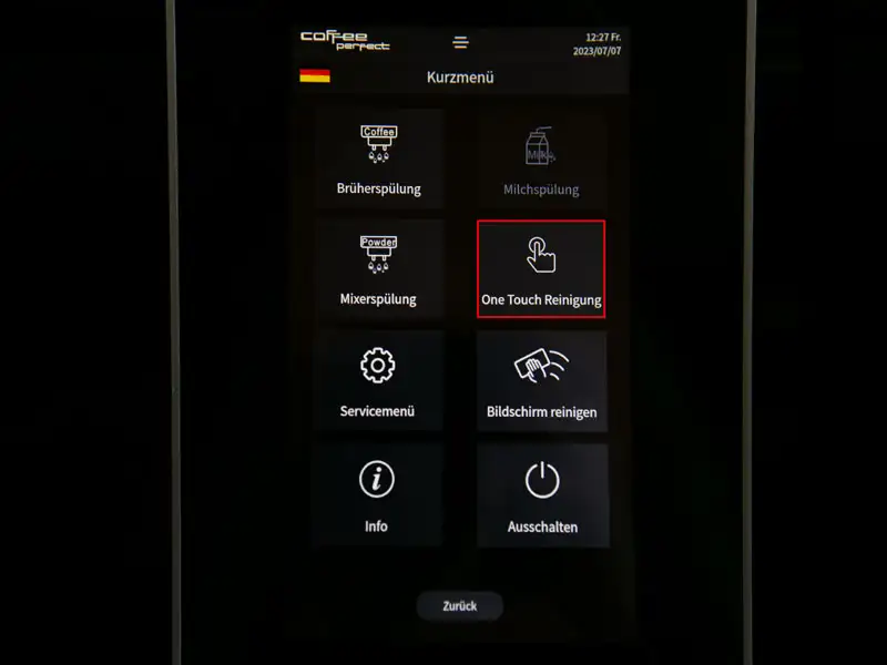 Display eines Kaffeevollautomaten mit hervorgehobener Option 'One Touch Reinigung' im Kurzmenue.