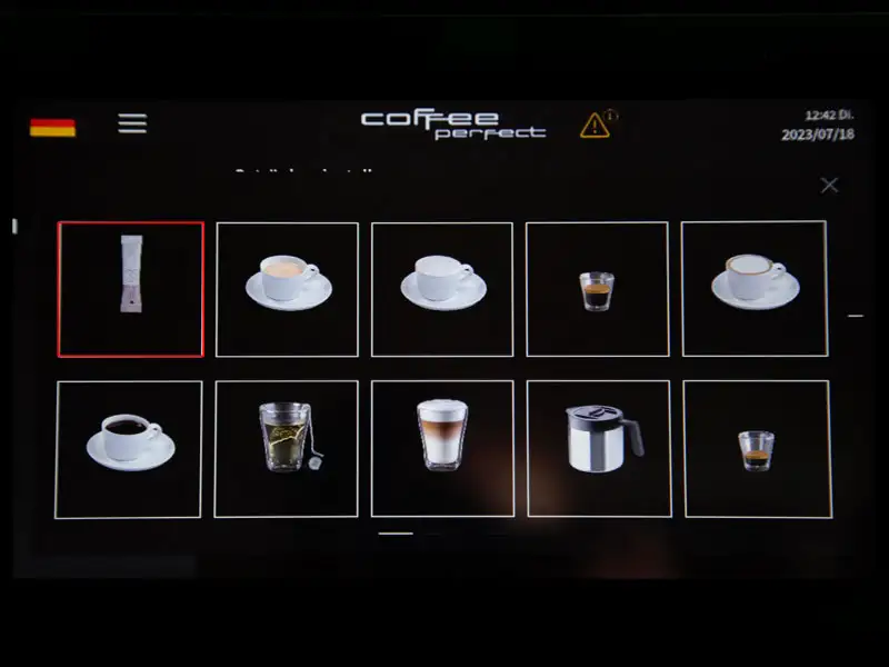 Display zeigt Bearbeitung der Getraenkeschritte im Menue 'Getraenke einstellen'.
