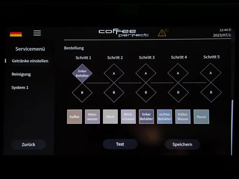 Display zeigt Kombination der Schritte 'Milchschaum' und 'rechter Behaelter' im Getraenkeeditor.