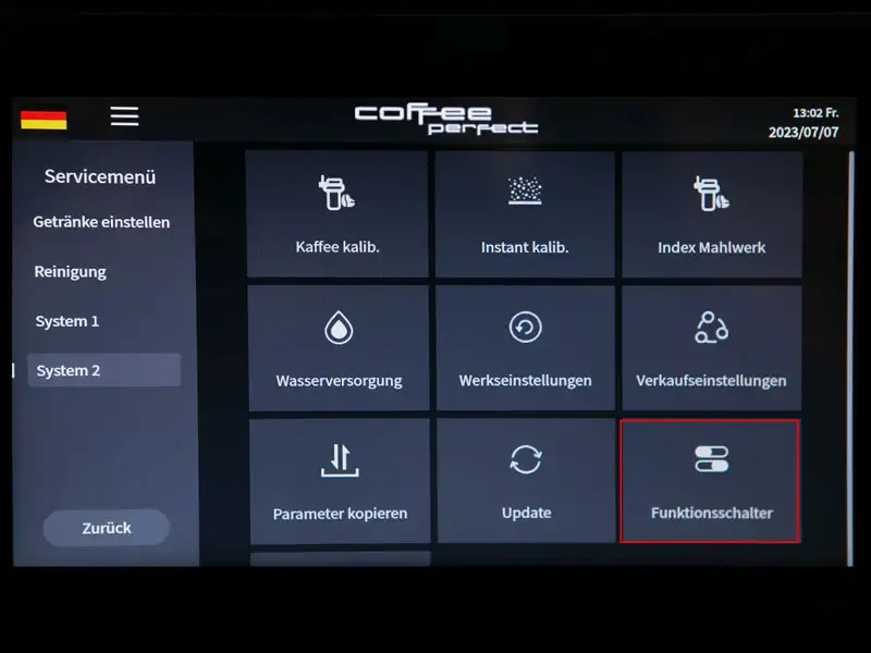 Display eines Kaffeevollautomaten mit hervorgehobener Option 'Funktionsschalter' im Menue System 2.