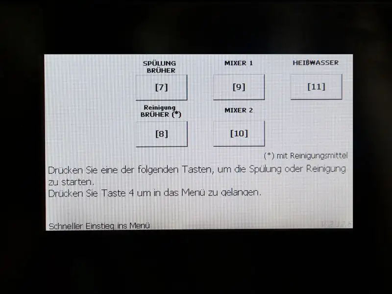 Display zeigt Auswahlmenue mit Tasten fuer Spuelung, Reinigung und Heißwasser.